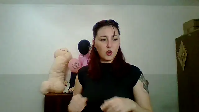 MiaStika online show from September 2025 01:43:02 PM