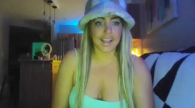 Snapshot of sunshinekisses chatting on February 2025 04:22:01 AM sunshinekisses online show from February 2025 04:22:01 AM