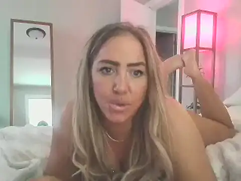 Snapshot of sunshinekisses chatting on March 2025 05:17:02 PM sunshinekisses online show from March 2025 05:17:02 PM