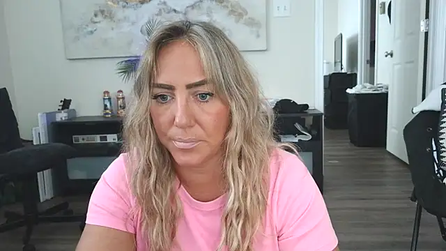 Snapshot of sunshinekisses chatting on September 2025 05:47:02 PM sunshinekisses online show from September 2025 05:47:02 PM