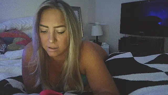 Snapshot of sunshinekisses chatting on October 2025 12:45:02 PM sunshinekisses online show from October 2025 12:45:02 PM