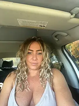 Snapshot of sunshinekisses chatting on October 2025 05:25:02 PM sunshinekisses online show from October 2025 05:25:02 PM