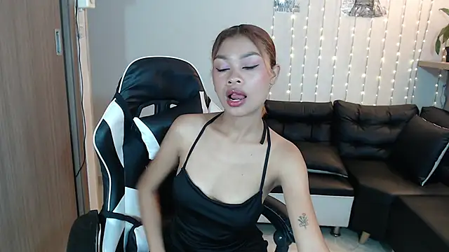 Perla prg online show from February 2025 12:50:01 PM