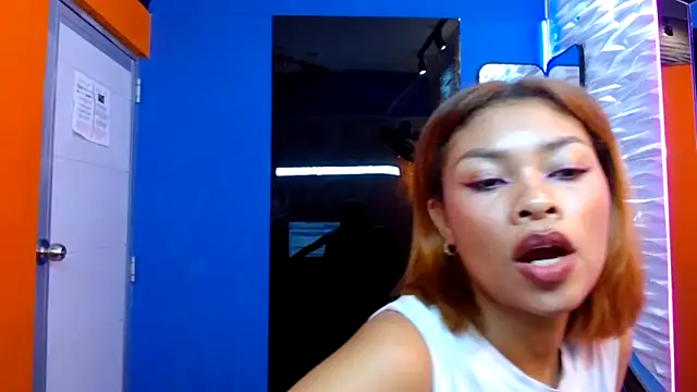 Perla prg online show from March 2025 05:54:01 PM