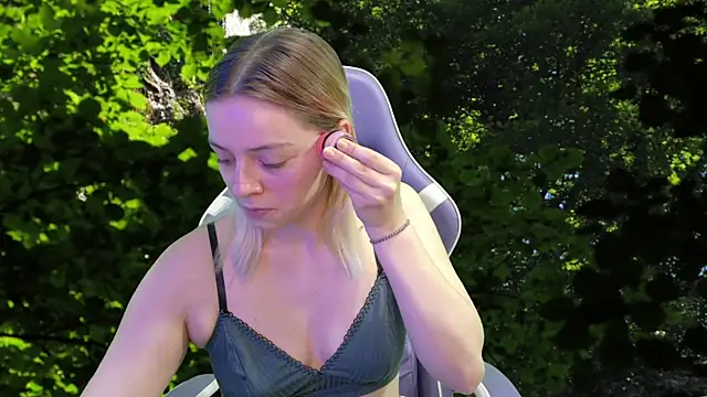 Snapshot of Dolce--Mia---Bianchi__07 chatting on March 2025 08:53:02 AM Dolce--Mia---Bianchi  07 online show from March 2025 08:53:02 AM