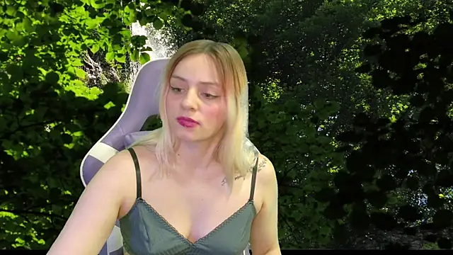 Snapshot of Dolce--Mia---Bianchi__07 chatting on March 2025 12:00:01 PM Dolce--Mia---Bianchi  07 online show from March 2025 12:00:01 PM