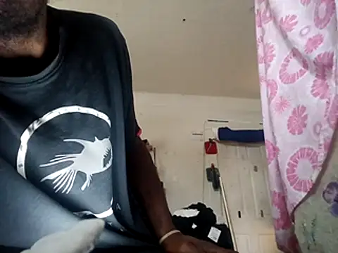 Snapshot of DevinToore chatting on November 2025 06:00:02 PM DevinToore online show from November 2025 06:00:02 PM