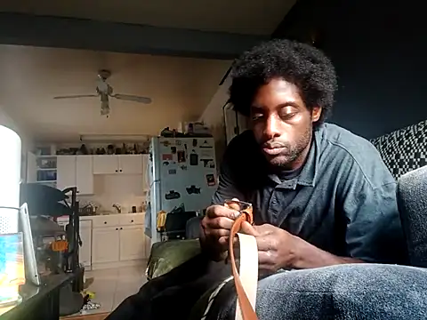 Snapshot of DevinToore chatting on December 2025 06:06:01 PM DevinToore online show from December 2025 06:06:01 PM