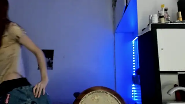 Snapshot of LisaIcon chatting on October 2025 10:05:02 AM LisaIcon online show from October 2025 10:05:02 AM