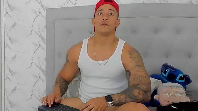 Snapshot of luigiferrara chatting on December 2025 08:46:01 PM luigiferrara online show from December 2025 08:46:01 PM