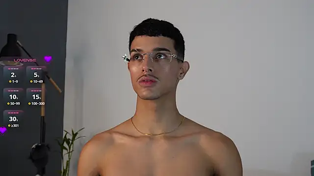 Snapshot of Busterspinter chatting on November 2025 07:03:03 PM Busterspinter online show from November 2025 07:03:03 PM