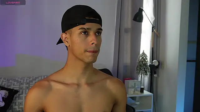 Snapshot of Busterspinter chatting on December 2025 03:50:01 PM Busterspinter online show from December 2025 03:50:01 PM