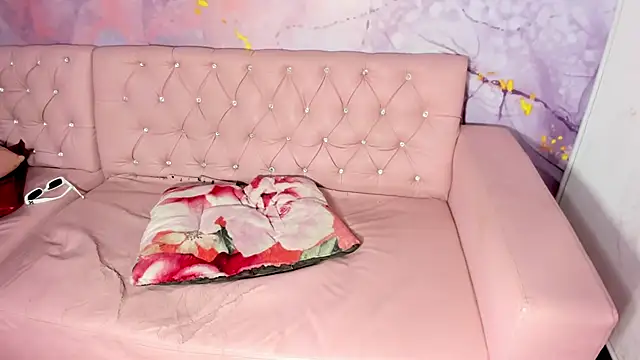 Living room online show from February 2025 06:18:01 AM