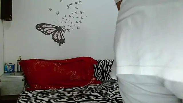 Snapshot of LadyHellene chatting on November 2025 07:30:02 AM LadyHellene online show from November 2025 07:30:02 AM