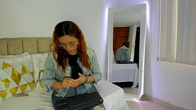 Snapshot of cristalwalker__ chatting on November 2025 12:26:01 PM cristalwalker online show from November 2025 12:26:01 PM