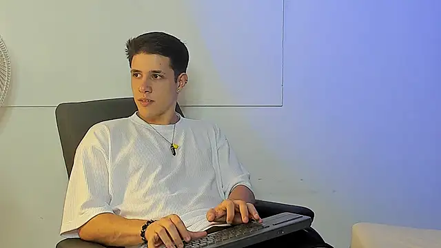 Adan rivas  online show from December 2024 10:20:01 PM
