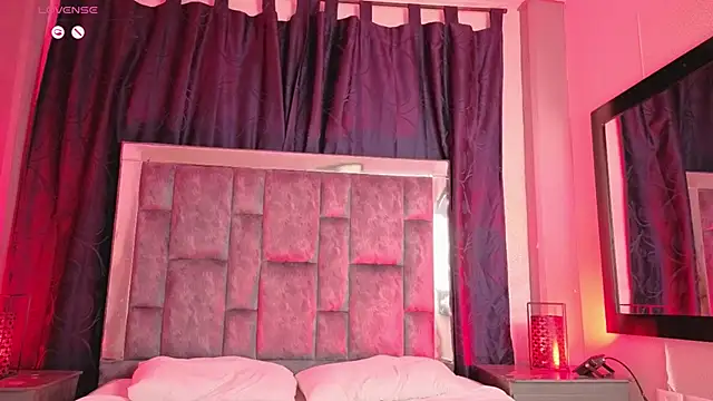 Snapshot of Mia_Oxford chatting on November 2025 12:38:01 PM Mia Oxford online show from November 2025 12:38:01 PM