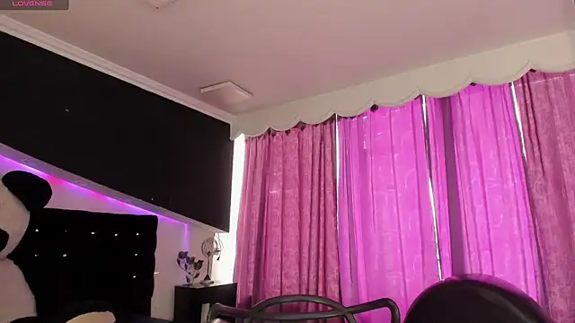 Coral Gibson online show from February 2026 01:26:01 PM