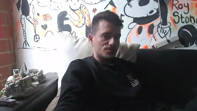 roystonee01 online show from December 2025 01:19:01 PM