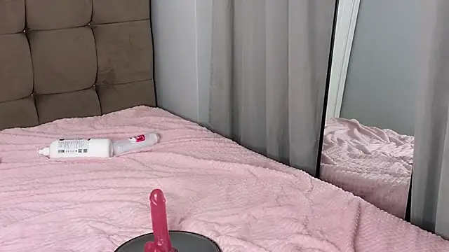 Snapshot of magnificent_angel chatting on February 2025 10:26:02 PM magnificent angel online show from February 2025 10:26:02 PM