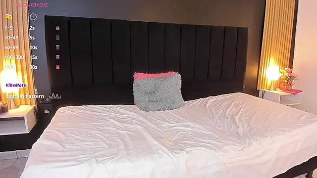 sweetsofia18 online show from September 2025 10:59:02 AM