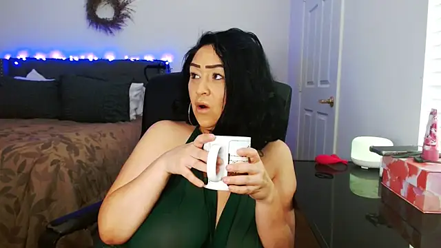 Snapshot of AlyssiaAmoreXO chatting on May 2026 09:10:02 PM AlyssiaAmoreXO online show from May 2026 09:10:02 PM