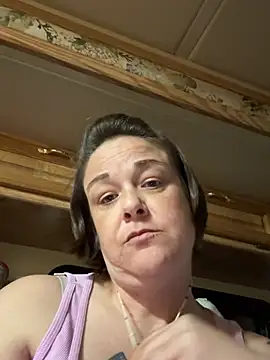 Snapshot of TheANNswer chatting on April 2026 12:21:01 PM TheANNswer online show from April 2026 12:21:01 PM