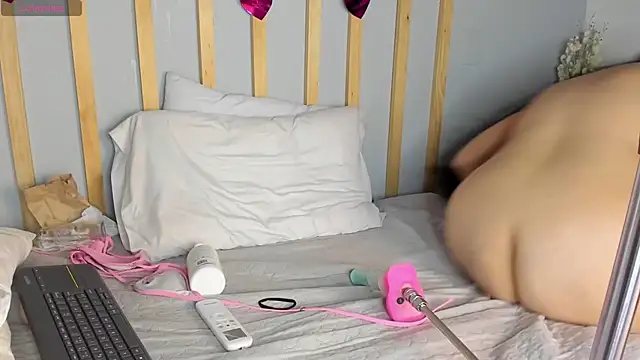 Snapshot of Cristal_Cutte chatting on February 2025 05:29:02 PM Cristal Cutte online show from February 2025 05:29:02 PM