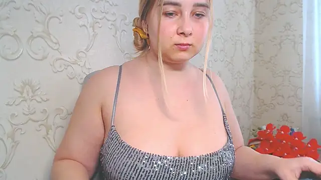 Snapshot of DolphinDreams chatting on June 2026 11:23:02 AM DolphinDreams online show from June 2026 11:23:02 AM