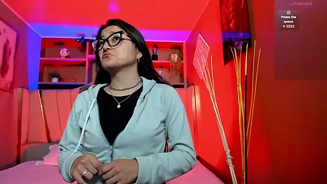 Lucy Williiams online show from November 2025 12:05:02 PM