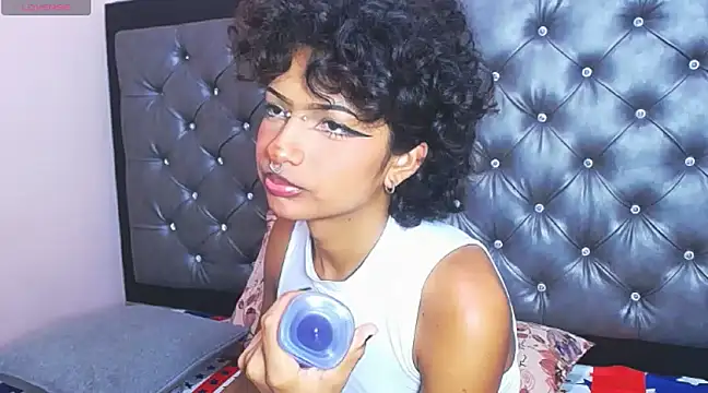 Snapshot of ToshiaKimich chatting on January 2025 02:18:02 AM ToshiaKimich online show from January 2025 02:18:02 AM