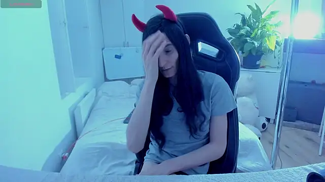 Snapshot of CeriseLapine chatting on March 2025 01:10:02 AM CeriseLapine online show from March 2025 01:10:02 AM