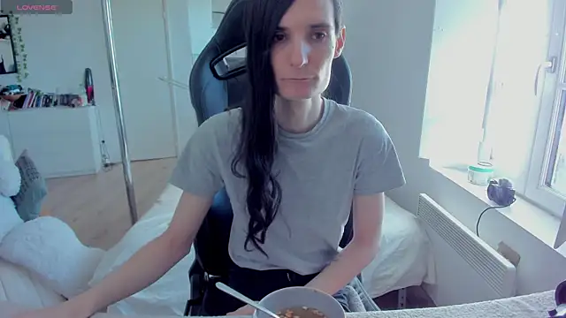 Snapshot of CeriseLapine chatting on March 2025 08:32:01 AM CeriseLapine online show from March 2025 08:32:01 AM