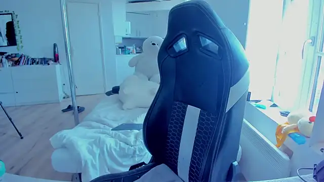 Snapshot of CeriseLapine chatting on March 2025 08:39:01 AM CeriseLapine online show from March 2025 08:39:01 AM