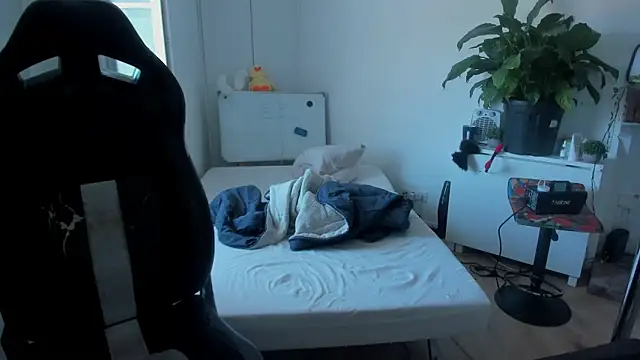 Snapshot of CeriseLapine chatting on September 2025 09:55:02 AM CeriseLapine online show from September 2025 09:55:02 AM