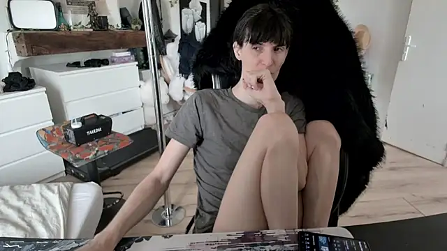 Snapshot of CeriseLapine chatting on October 2025 10:27:02 AM CeriseLapine online show from October 2025 10:27:02 AM