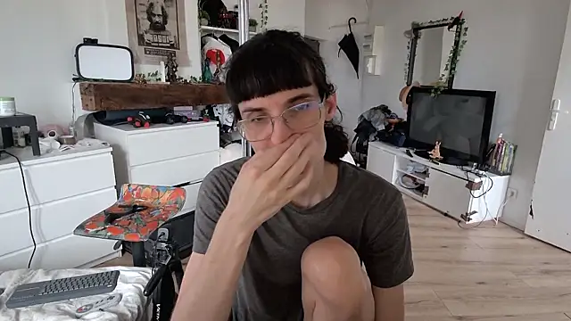 Snapshot of CeriseLapine chatting on November 2025 12:07:02 PM CeriseLapine online show from November 2025 12:07:02 PM