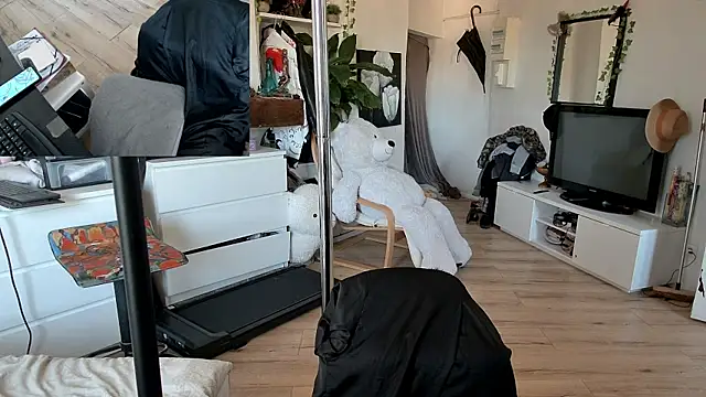 Snapshot of CeriseLapine chatting on November 2025 12:53:01 PM CeriseLapine online show from November 2025 12:53:01 PM