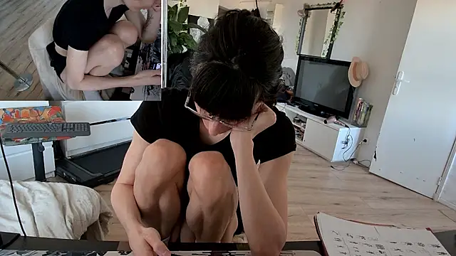 Snapshot of CeriseLapine chatting on November 2025 10:27:01 AM CeriseLapine online show from November 2025 10:27:01 AM