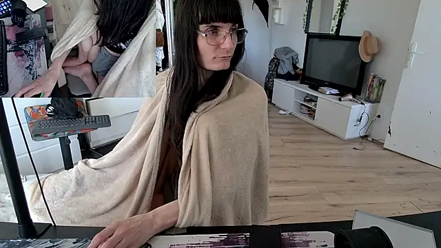 Snapshot of CeriseLapine chatting on November 2025 07:54:01 AM CeriseLapine online show from November 2025 07:54:01 AM