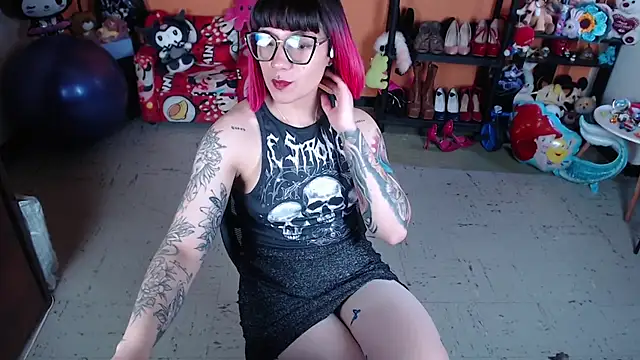 MissMiia2 online show from November 2025 01:32:01 PM