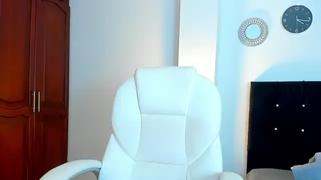 kathyajhonss online show from April 2026 09:17:01 PM