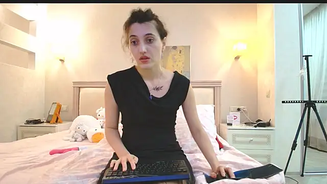 Iren online show from December 2025 11:00:01 PM