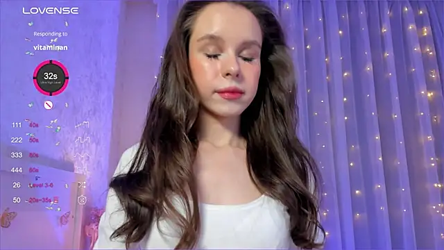 Snapshot of Minusvibe chatting on December 2024 05:44:01 PM Minusvibe online show from December 2024 05:44:01 PM