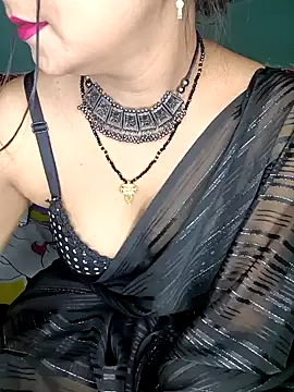 Snapshot of Diamond_queeen chatting on January 2025 10:28:01 PM Diamond queeen online show from January 2025 10:28:01 PM