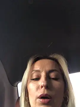 Diamond Bunny  online show from October 2025 03:07:01 PM