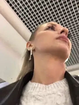 Diamond Bunny  online show from October 2025 01:01:02 PM