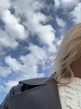 Diamond Bunny  online show from February 2026 12:26:02 PM