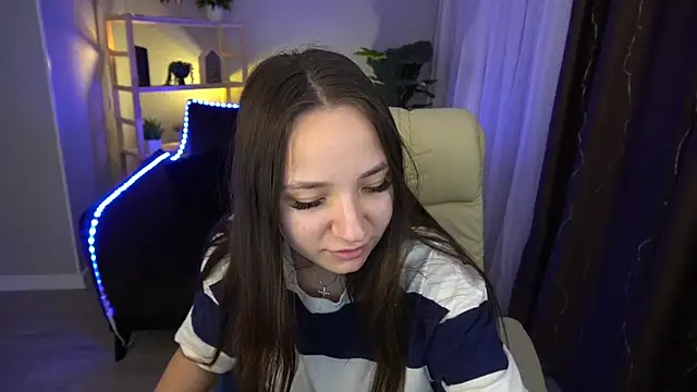 Snapshot of ElysLunar chatting on January 2025 06:29:02 PM ElysLunar online show from January 2025 06:29:02 PM