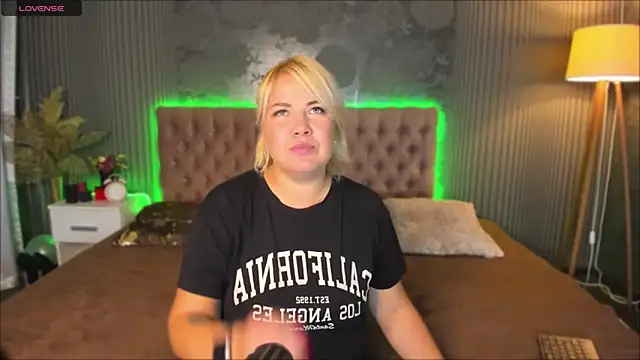 CurlyDreams online show from September 2025 11:57:01 AM